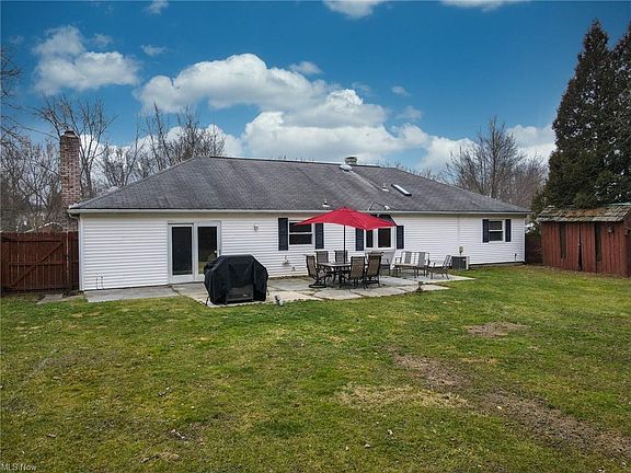 3rd image of 150 Parkview Dr