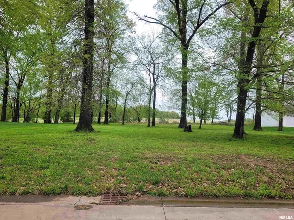 8 Windsor Pl, Mount Vernon, IL 62864