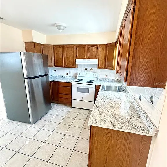 506 Holt Cir — Photo 16