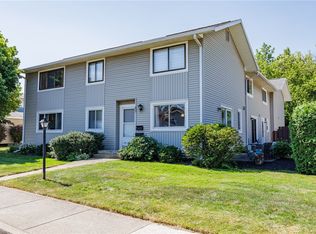 657 Eastbrooke Ln, Rochester, NY 14618