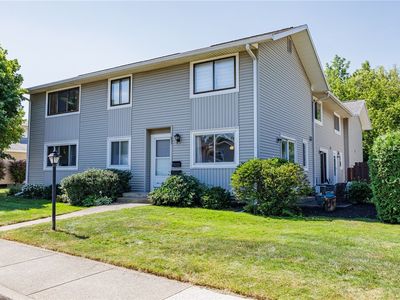 657 Eastbrooke Ln, Rochester, NY, 14618