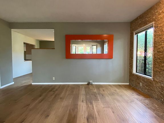 4th image of 261 Vine St