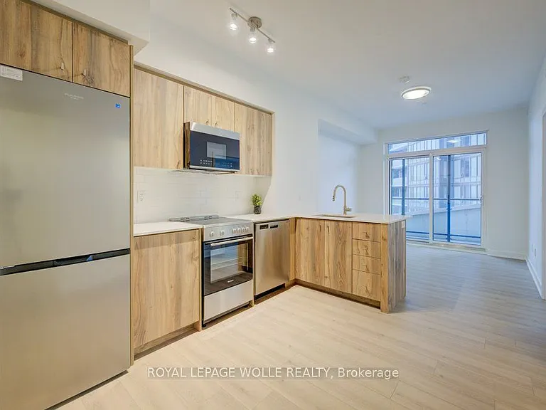 25 Wellington St S #2101 — Photo 7