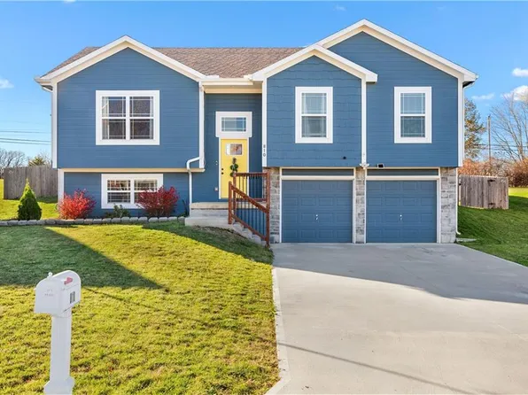810 N Walnut St, Lone Jack, MO 64070
