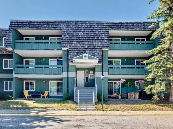 315 E Southampton Dr SW #9106, Calgary, AB T2W 2T6