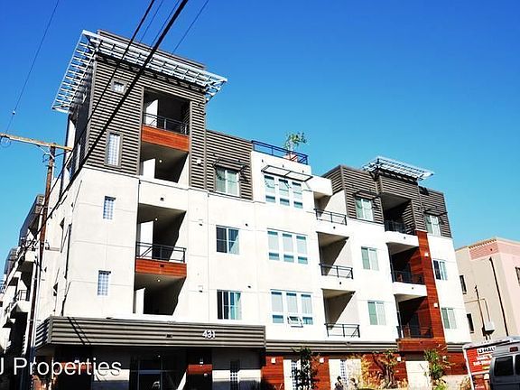 5th image of 431 E 6th St APT 302