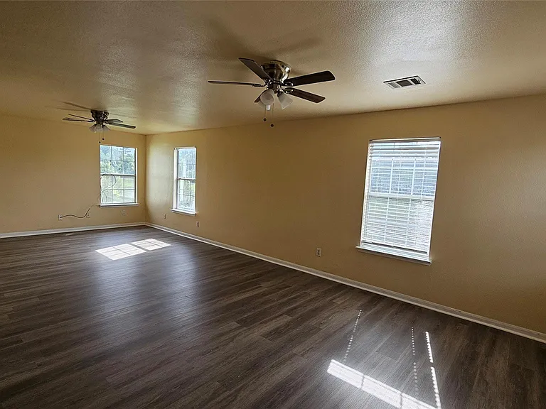 22135 Greengate Dr — Photo 29