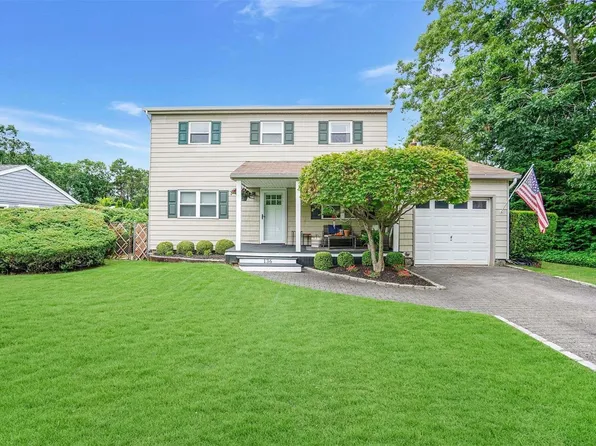 136 Norwalk Avenue, Medford, NY 11763