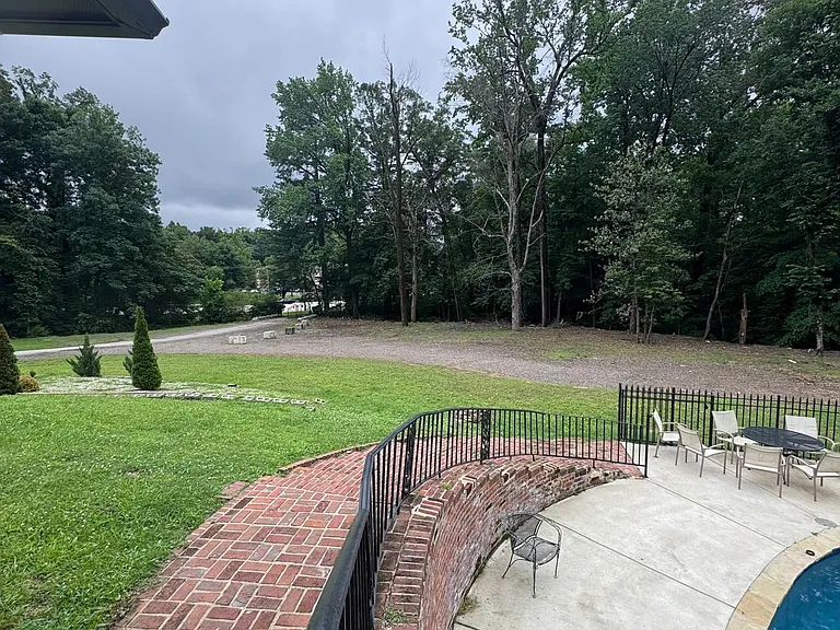 3910 James Rd — Photo 12