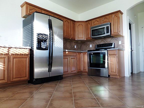 Stainless Steel Appliances Included!