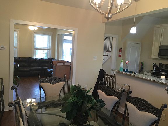 3rd image of 2222 Maplewood Ave