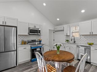 1703 Crandall Rd, Tiverton, RI 02878