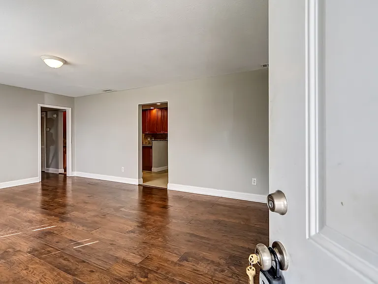 5761 Lake Lucina Dr S — Photo 5