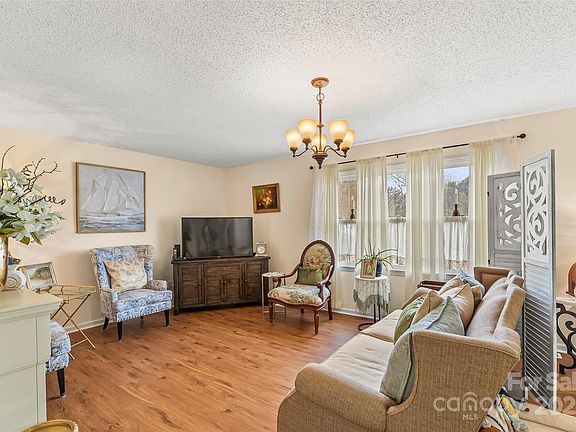 2nd image of 2590 Pierson St