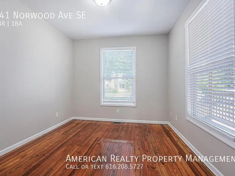 541 Norwood Ave SE — Photo 8