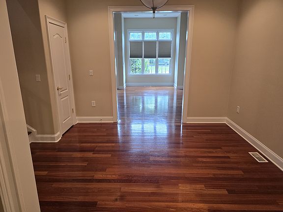 5th image of 6739 Bay Hill Ct