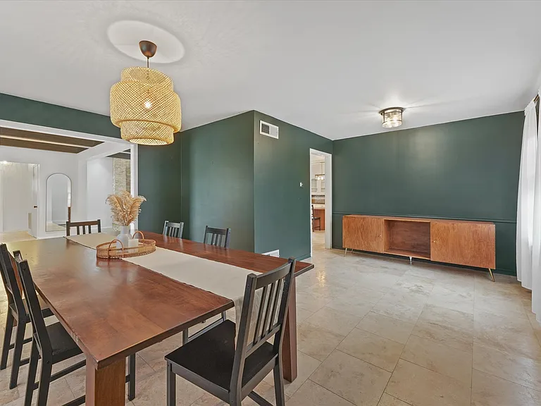 1426 Lexington Dr — Photo 6