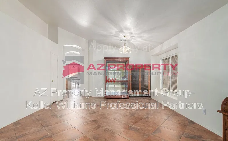 3 bed, 2.0 bath, 2185 sqft, $3,300 — Photo 3