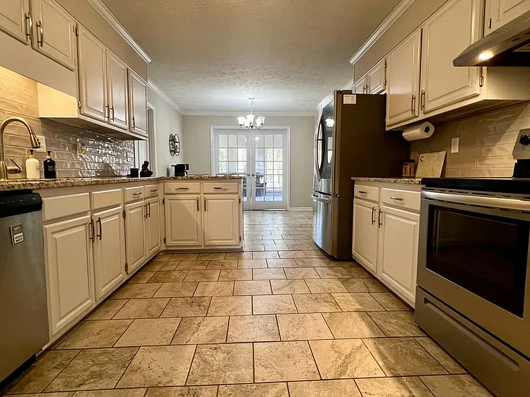 2020 Penrose Dr — Photo 7