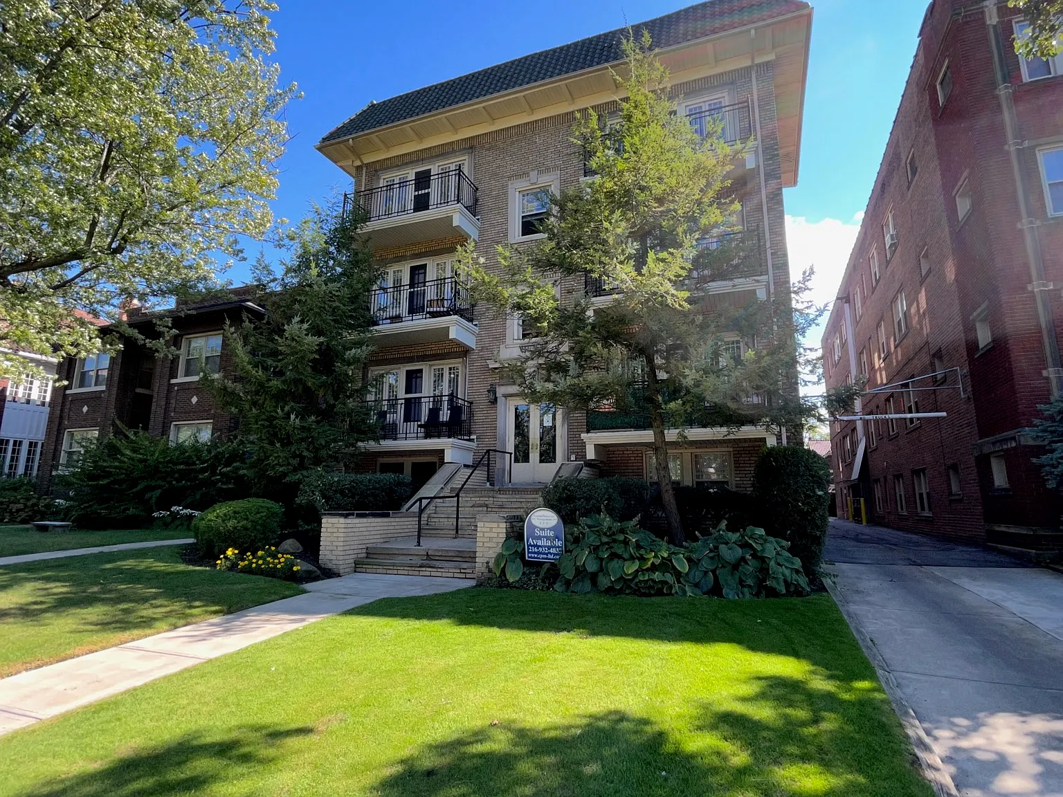 Mapleview Apartments — Photo 4