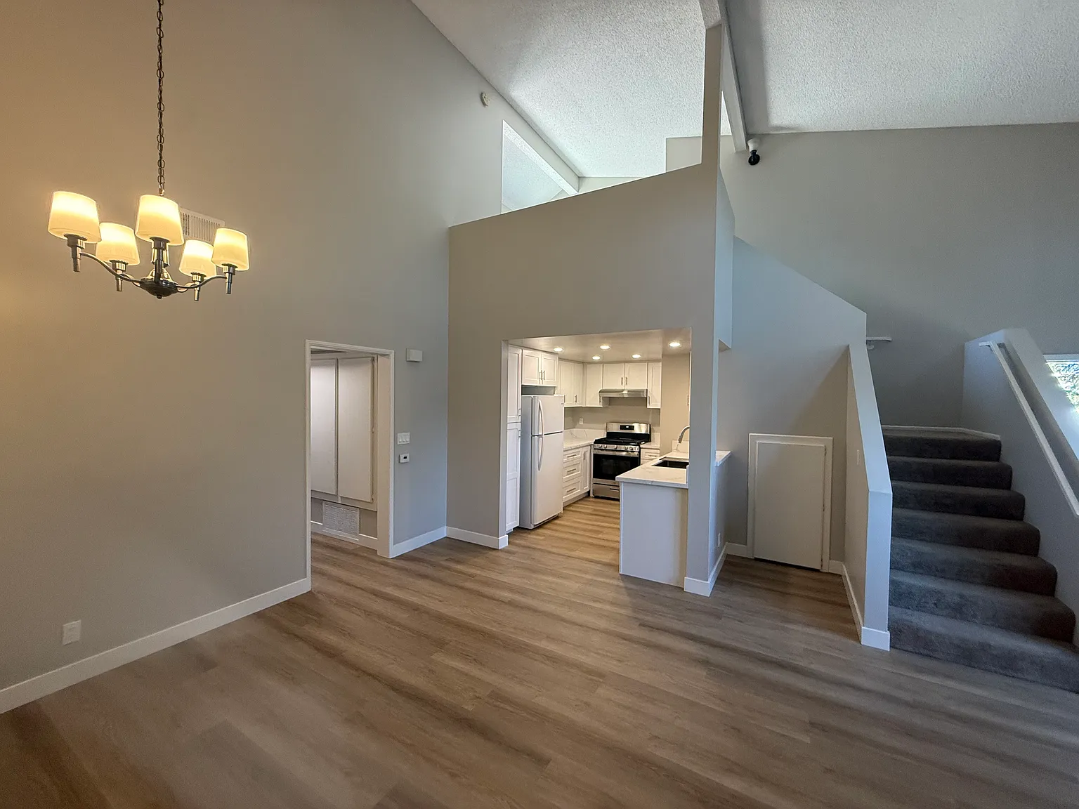 2 bed, 1200 sqft, $3,588 — Photo 3