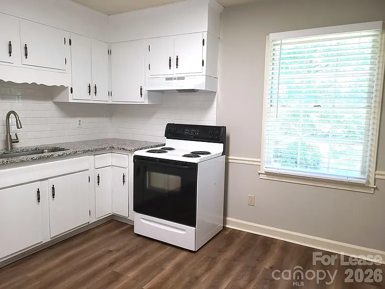 2141 Selwyn Ave #206 — Photo 3