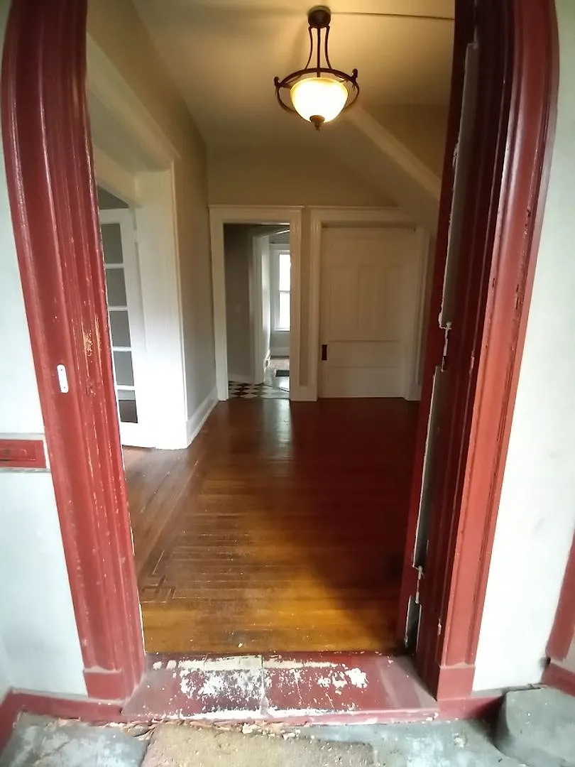415 Belgravia Ct — Photo 3
