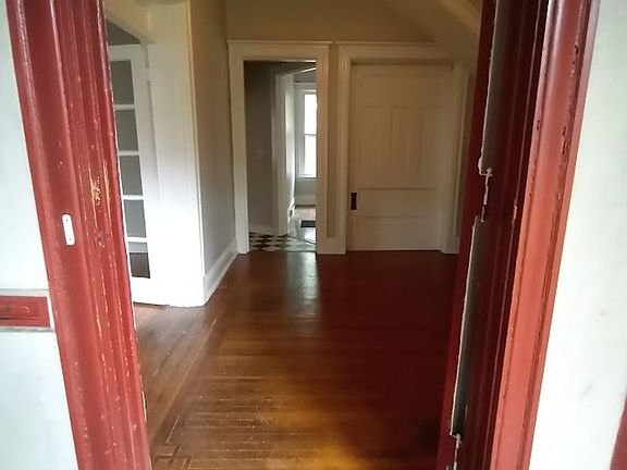 3rd image of 415 Belgravia Ct APT 1