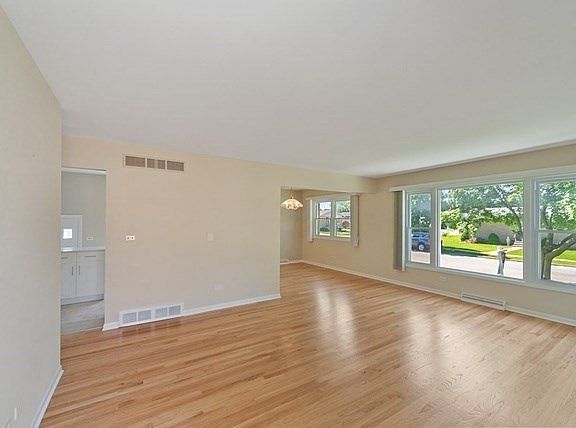 5th image of 3819 Emerson Dr