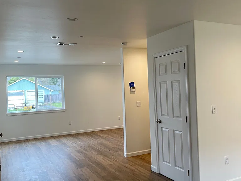 1839 Lime Ave — Photo 9