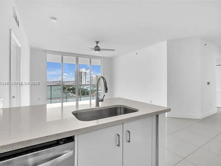 7900 Harbor Island Dr #1101 — Photo 4