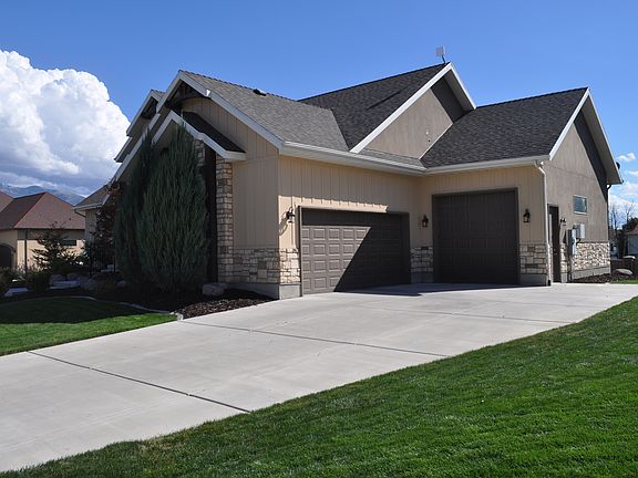 3rd image of 1353 W Carriage View Ct