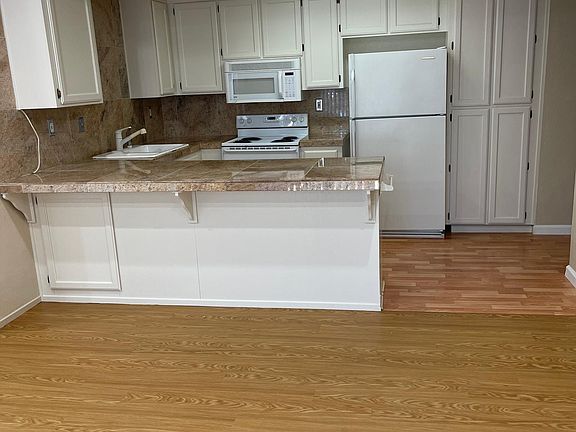 3rd image of 2975 Crater Ln