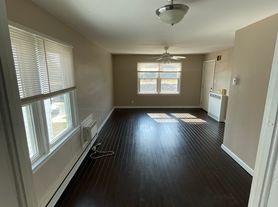 1121 Edgewater Ave