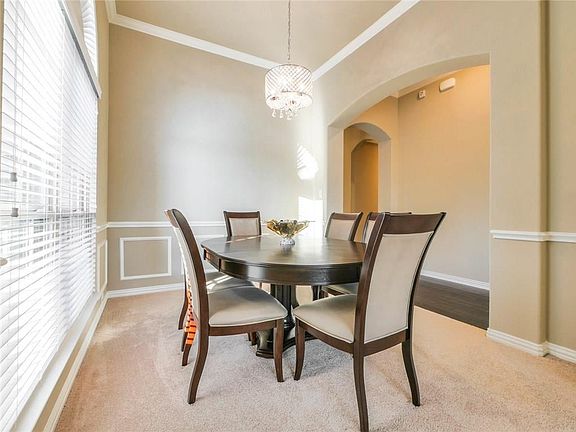 4th image of 1829 Lakeview Dr