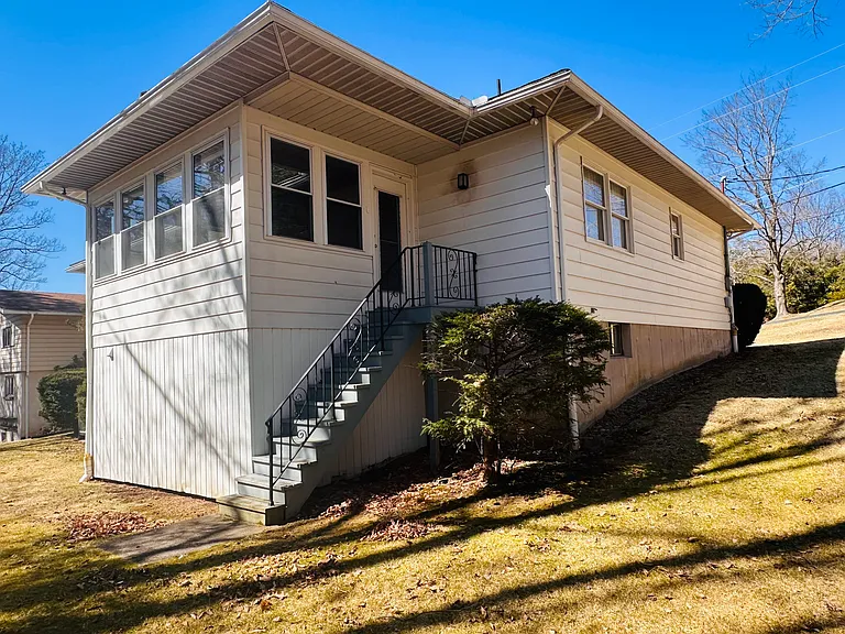 410 Barbara Dr — Photo 10