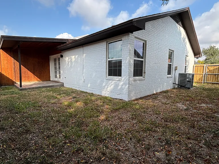 1014 Ursula St — Photo 21
