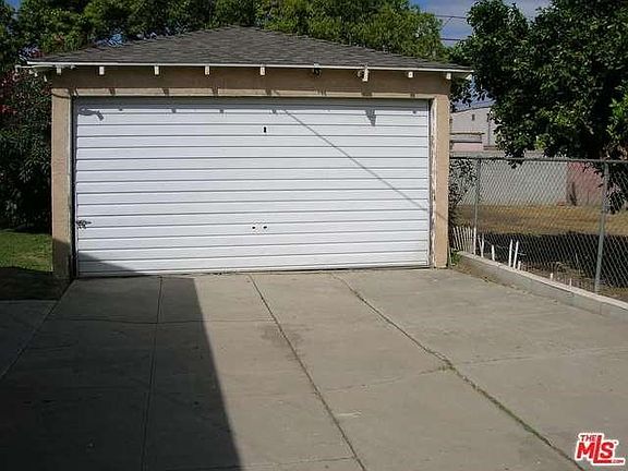 3rd image of 8911 S Halldale Ave