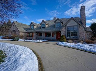 N28W30192 Red Hawk Ct, Pewaukee, WI 53072