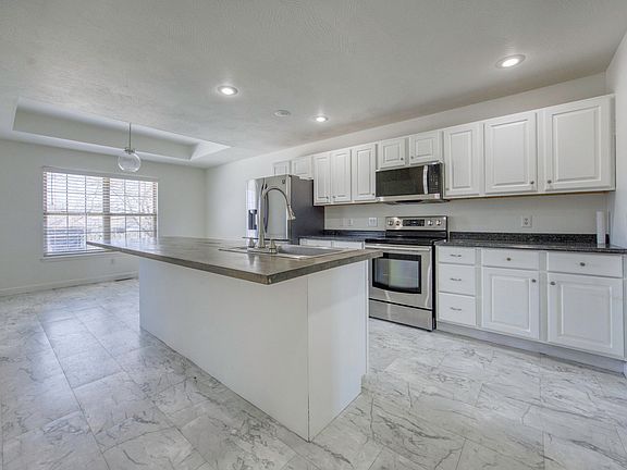 4th image of 820 S Quade Road S