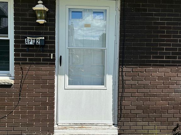 2nd image of 612 Oak St 2