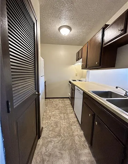 623 Lovers Ln #B-5 — Photo 4