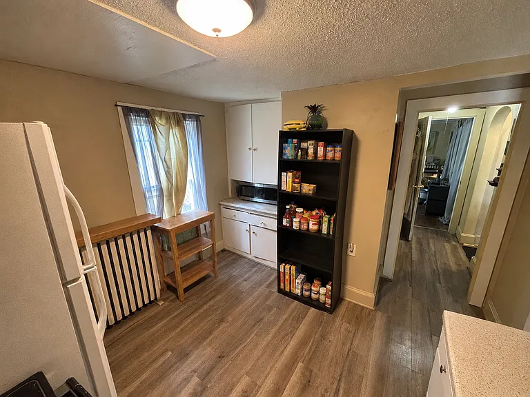 302 E Walnut St #B — Photo 8