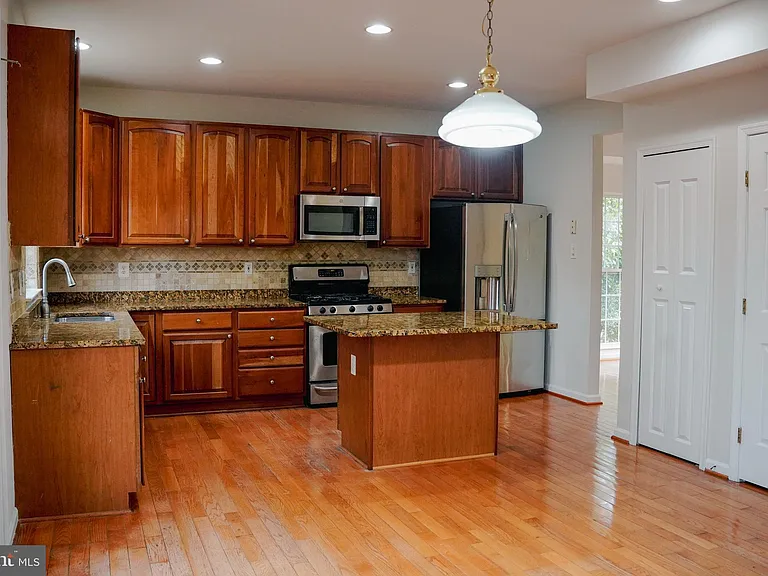9013 Melody Dr — Photo 2