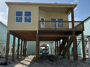 107 Maldives Dr, Rockport, TX 78382