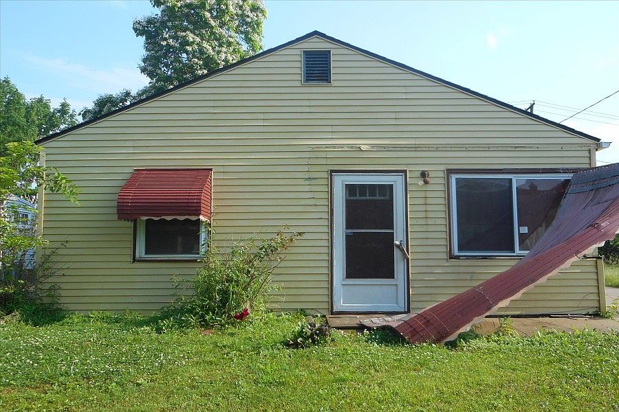 1st image of 12216 Emery Ave
