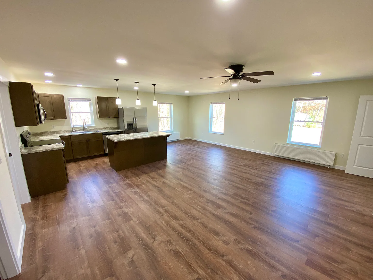 2 bed, 1000 sqft, $1,900 — Photo 2
