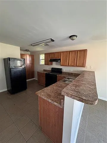 2 bed, 1.0 bath, 833 sqft, $1,200 — Photo 2