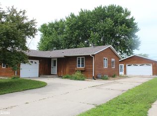 109 Oakridge Dr, Forest City, IA 50436
