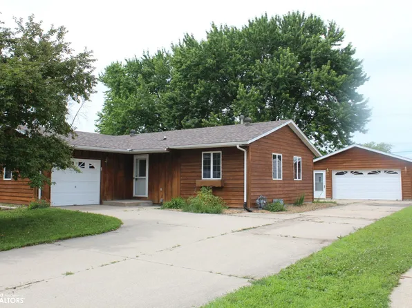 109 Oakridge Dr, Forest City, IA 50436